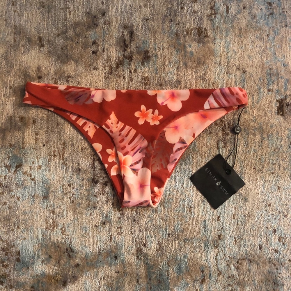 NWT Stone Fox bikini Bottoms